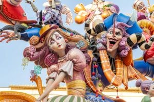 Les Las Fallas de Valence trouvent leur origine dans les traditions ancestrales de la ville, remontant à plusieurs siècles